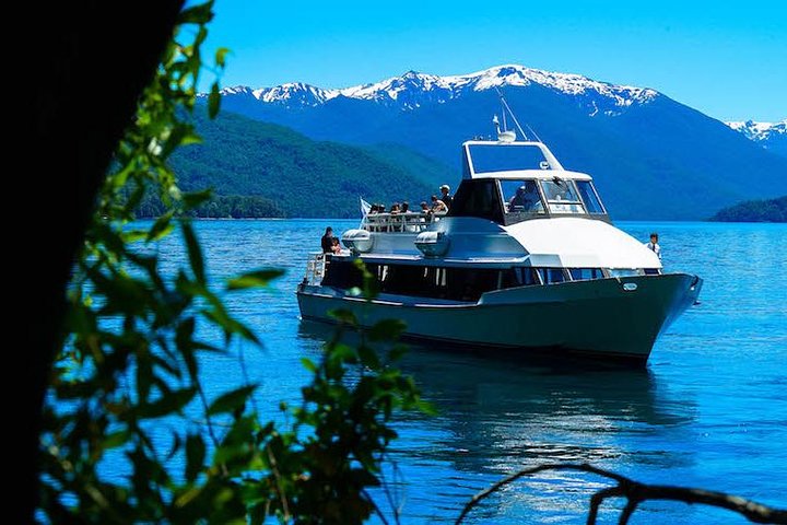 Hua Hum Boat Tour on Lakes Lacar & Nonthue