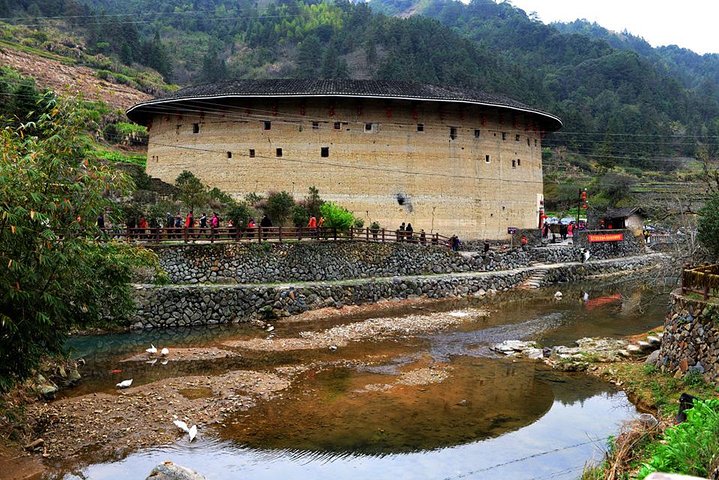 Tour Guide and Car: Private Day Tour to Tianluokeng Tulou and Yunshuiyao Village