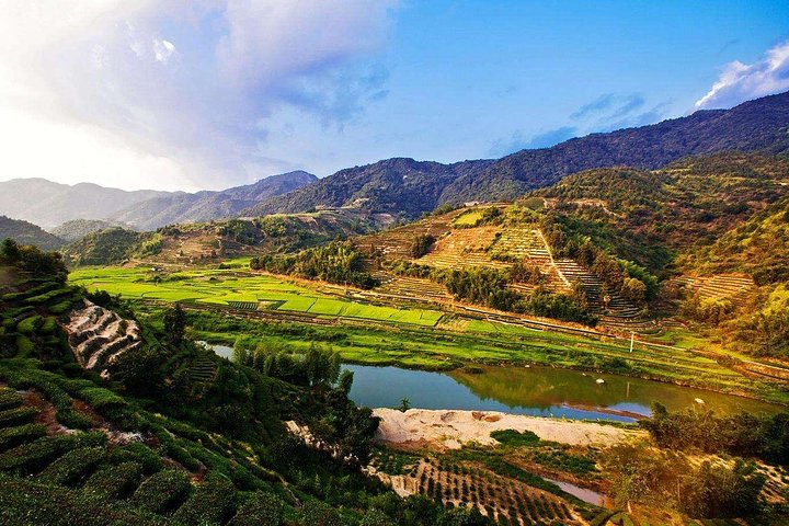 Tour Guide and Car: Private Day Tour to Tianluokeng Tulou and Yunshuiyao Village