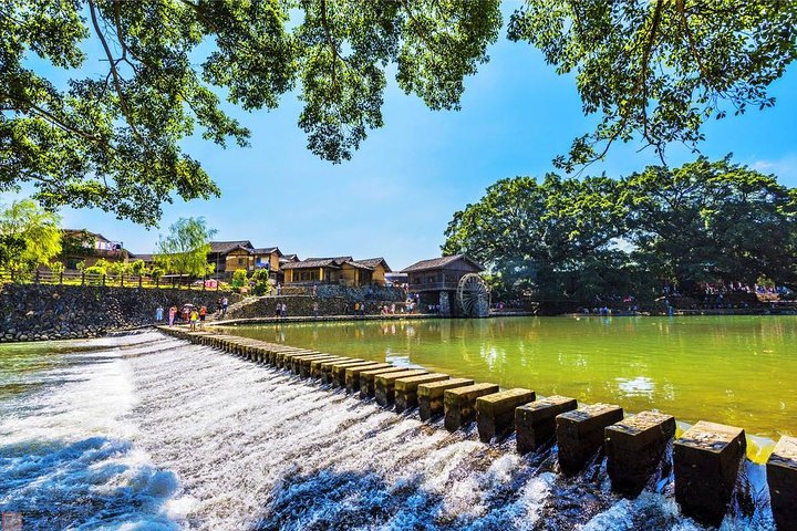Tour Guide and Car: Private Day Tour to Tianluokeng Tulou and Yunshuiyao Village