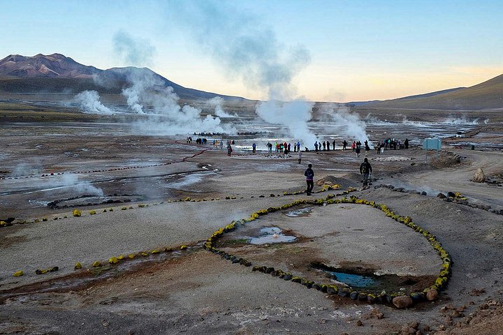 San Pedro de Atacama: 2-Day tour visiting Tatio Geysers & the Moon Valley