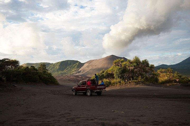 Tanna Island: Full Day Tour Including Mt Yasur Volcano and the Hotspring