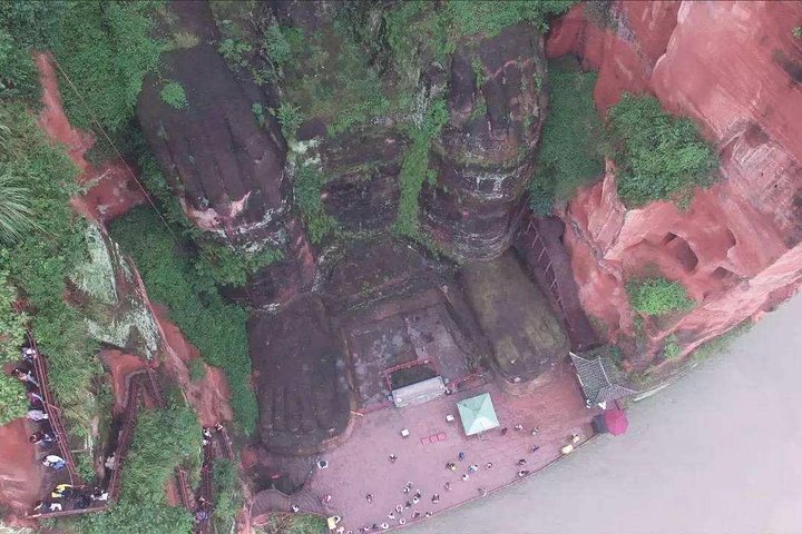 One Day Trip to Chengdu Panda Base and Leshan Buddha Tour