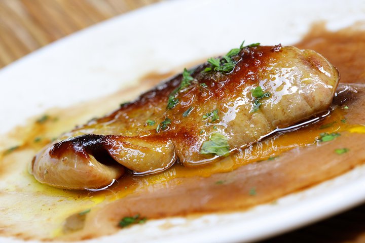 Pintxo tour and D.O wines in San Sebastian