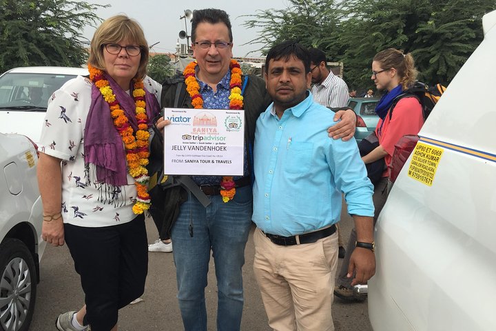 Delhi to Agra and Taj Mahal Private Day Trip by Express Train with Lunch