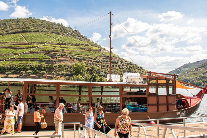 Complete Douro Valley Wine Tour with Lunch, Wine Tastings and River Cruise