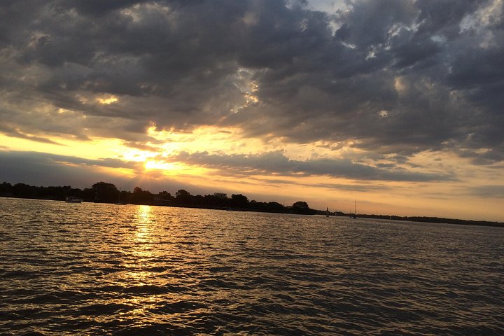 "SAILING TOUR: Tango and Choripan (typical Argentine food)