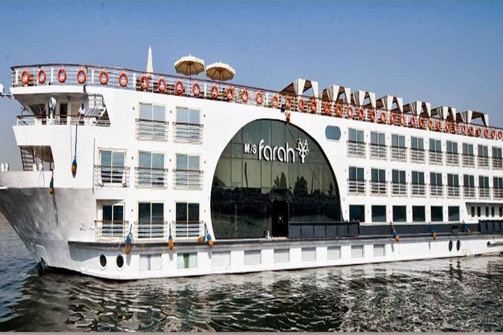 2-Hour Nile River Dinner Cruise From Cairo