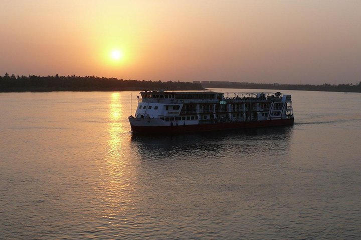 2-Hour Nile River Dinner Cruise From Cairo