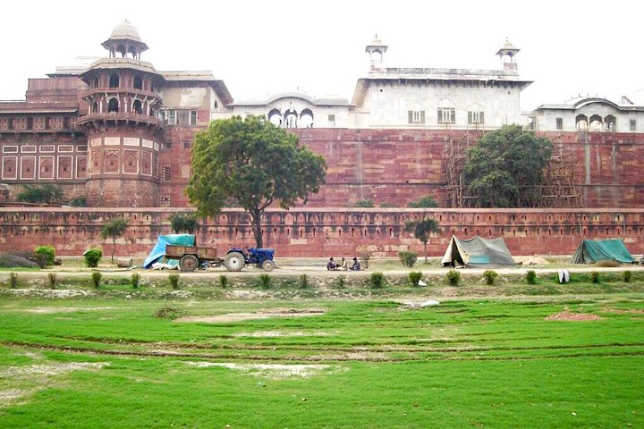 Hyderabad to Taj Mahal and Agra Fort Same Day Tour with Flights