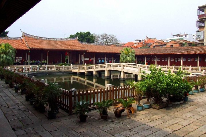Quanzhou Private Customized Day Tour: Top Attractions with Lunch