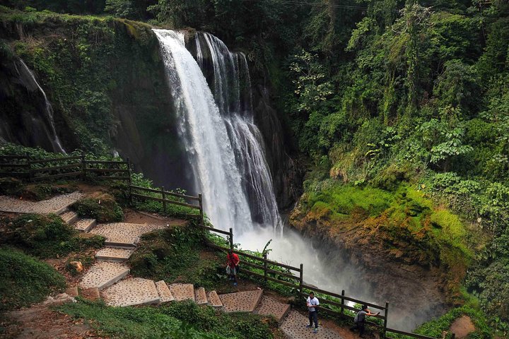 Lake Yojoa Adventure: Waterfalls, Caves & Chocolate Experience