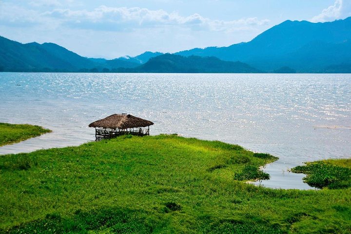 Lake Yojoa Adventure: Waterfalls, Caves & Chocolate Experience