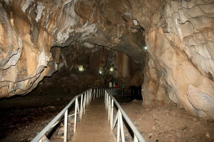 Lake Yojoa Adventure: Waterfalls, Caves & Chocolate Experience