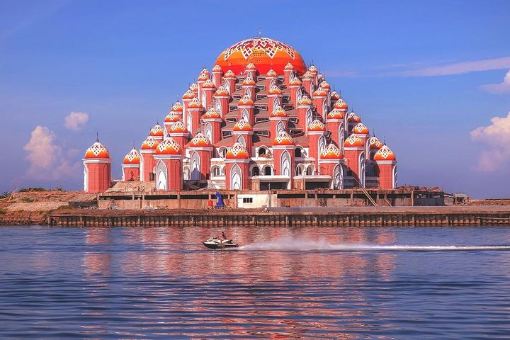 Makassar Private Customized Full-Day Tour with English Speaking Driver