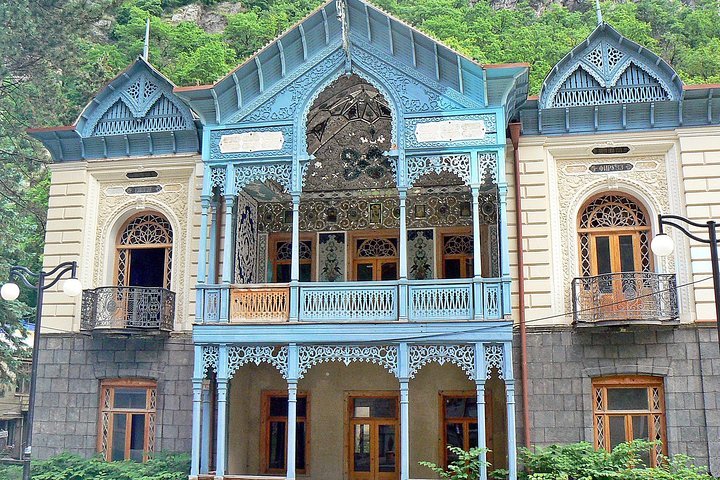 Private Day Trip to Borjomi and Rabati Castle