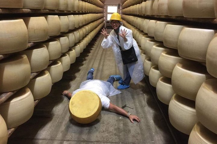 Bologna Food Experience: Factory tours & Lunch By Italian Days
