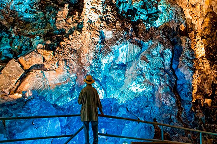 Discover the Cacahuamilpa Grottoes from Taxco