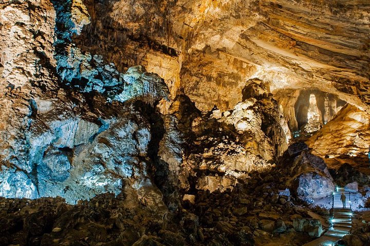 Discover the Cacahuamilpa Grottoes from Taxco