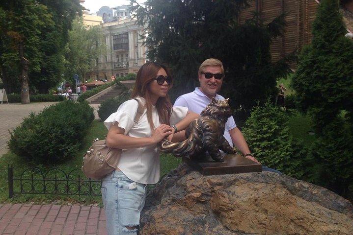 Customized Full-Day Tour of Kiev by Luxury Vehicle