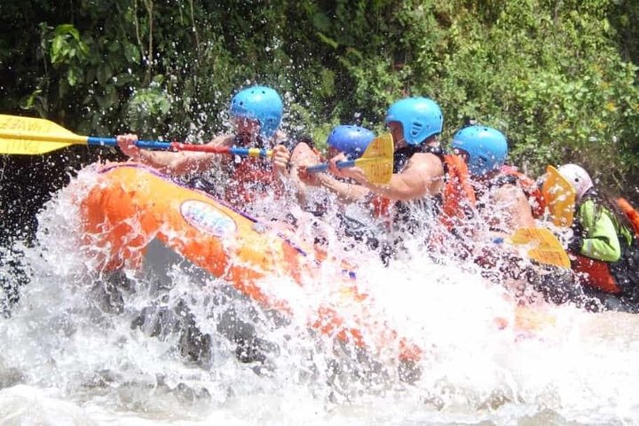 Rafting in the upper Pastaza (Level III + IV The best in Puyo) Ec