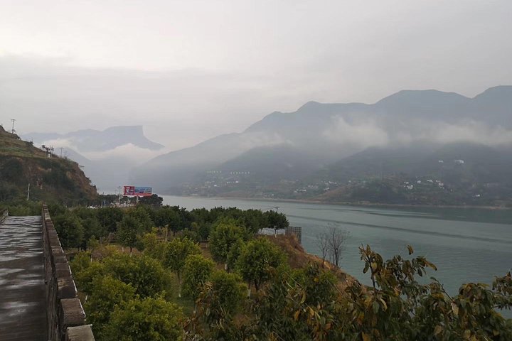 Yangtze River Cruise from Chongqing to Yichang Downstream in 4 Days 3 Nights