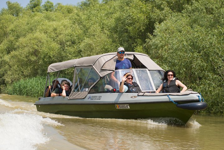 PRIVATE 4-5h speedboat tour to the village Mila23