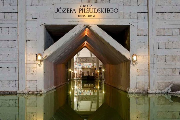 Wieliczka Salt Mine Guided Tour from Krakow with Transport