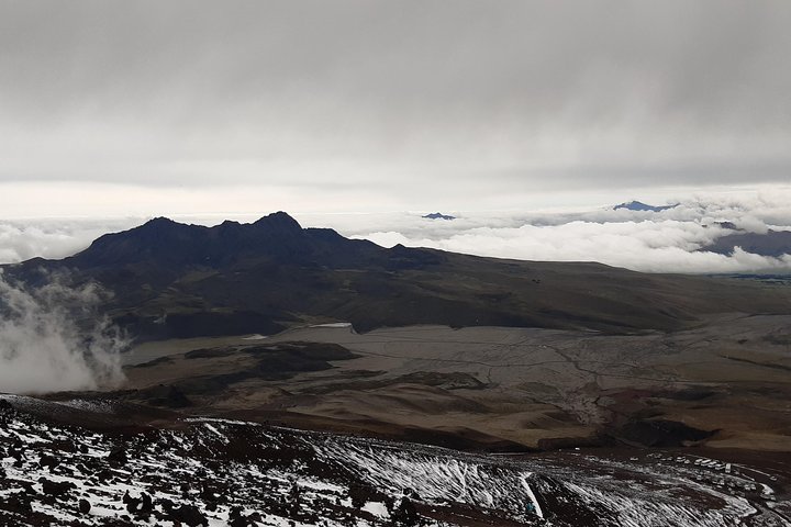2 volcanoes Cotopaxi and Quilotoa in 1 Day