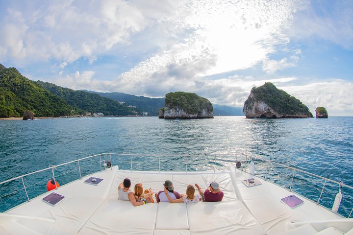Puerto Vallarta Luxury Yacht Tour: Snorkeling, Open Bar and Lunch