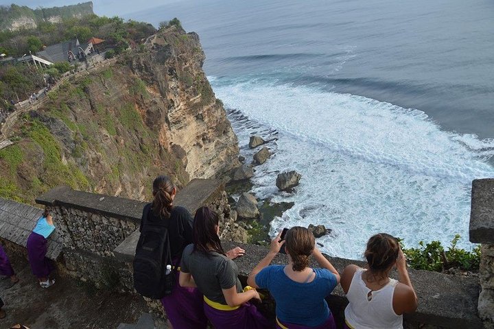 Private Uluwatu Temple and Kecak Fire Dance Evening Tour in Jimbaran Bay