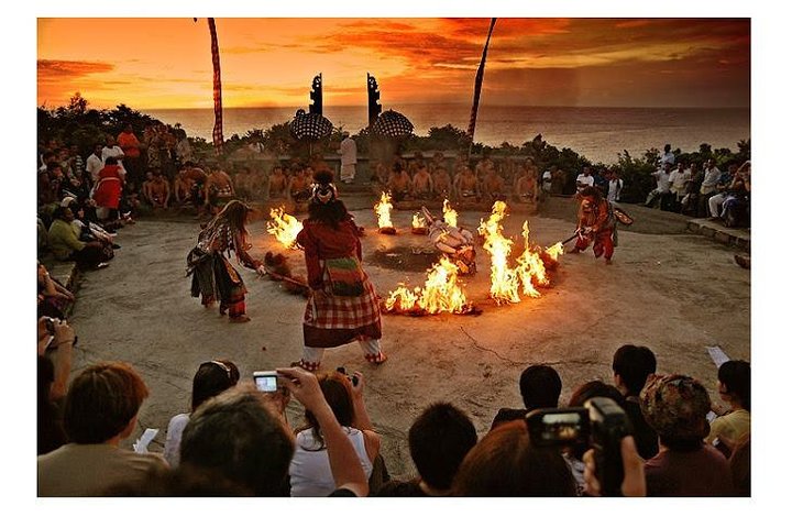 Private Uluwatu Temple and Kecak Fire Dance Evening Tour in Jimbaran Bay