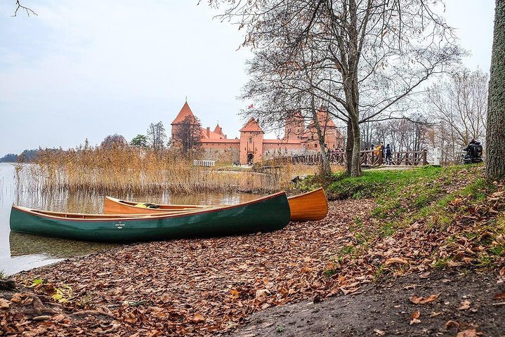 CASTLE ISLAND - Premium guided canoe tour at Trakai Historical Park
