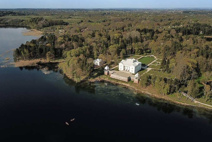 CASTLE ISLAND - Premium guided canoe tour at Trakai Historical Park
