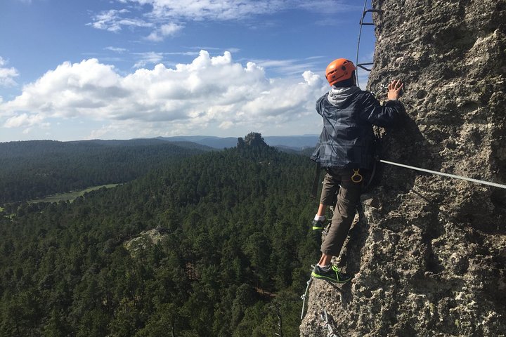 La Pirámide Park // VIA FERRATA, RAPPEL, ZIPLINE