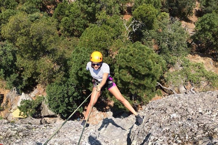 La Pirámide Park // VIA FERRATA, RAPPEL, ZIPLINE