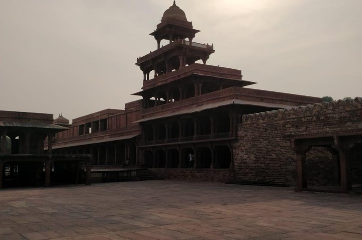 Private Transfer Agra to Jaipur with Fatehpur Sikri