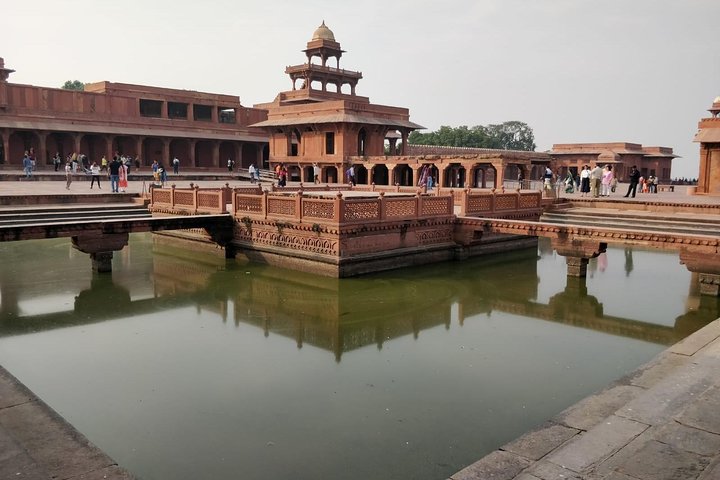 Private Transfer Agra to Jaipur with Fatehpur Sikri