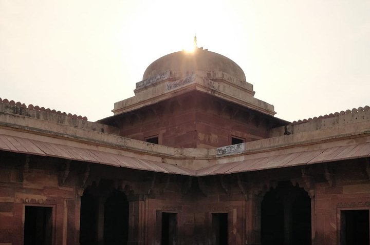 Private Transfer Agra to Jaipur with Fatehpur Sikri