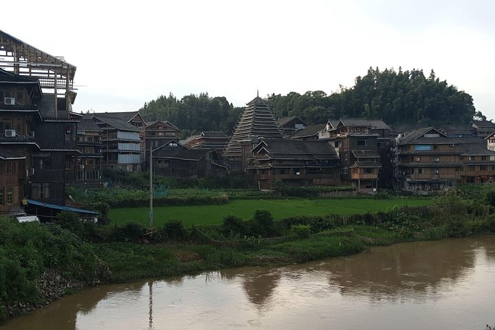 Fenghuang hotel to Longsheng(Longji) hotel and stops at Chengyang Dong Village