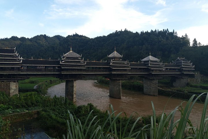 Fenghuang hotel to Longsheng(Longji) hotel and stops at Chengyang Dong Village