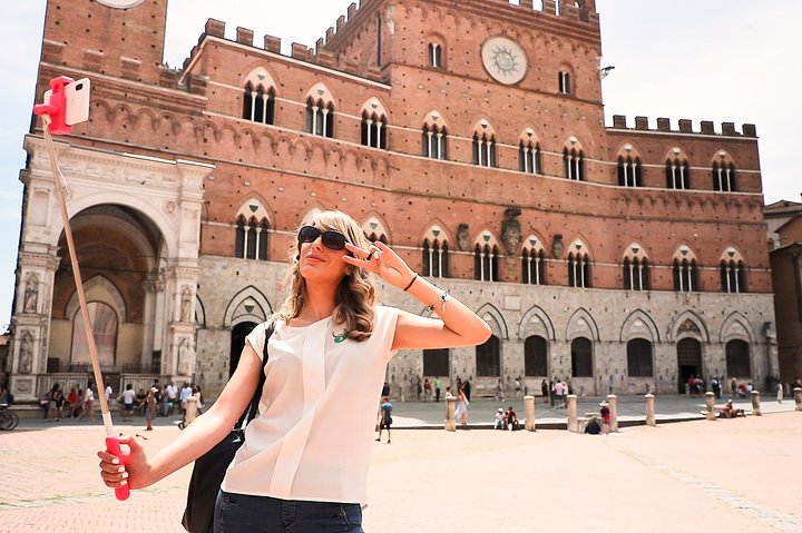 San Gimignano, Siena, Monteriggioni: Fully Escorted Tour, Lunch & Wine Tasting