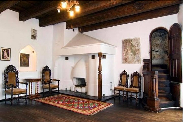 Dracula's Castle, Peles Castle and Brasov - Private Day Trip from Bucharest