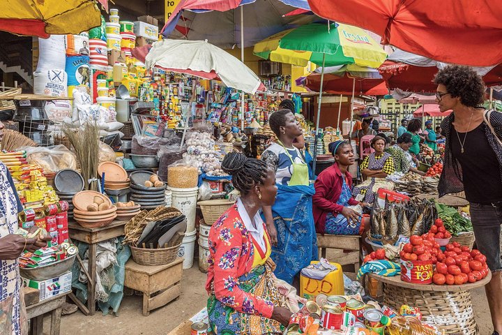 Kumasi kejetia central market tour & Traditional Local cooking food classs