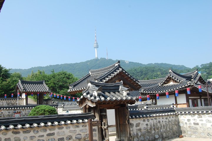 Seoul City Sightseeing Tour Including Gyeongbokgung Palace, N Seoul Tower, and Namsangol Hanok Village