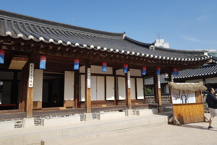 Seoul City Sightseeing Tour Including Gyeongbokgung Palace, N Seoul Tower, and Namsangol Hanok Village