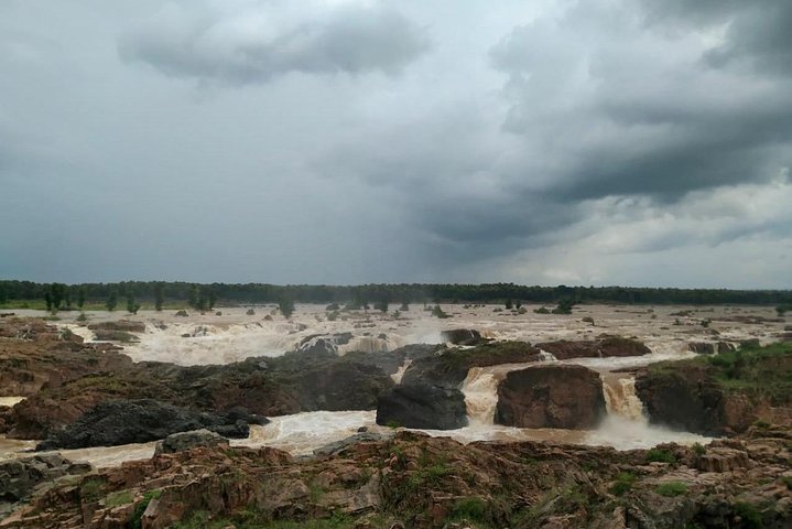 Raneh waterfall Khajuraho (motorcycle tour)