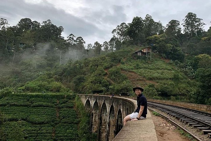 14 Days Tour in Sri Lanka (Hotels with Breakfast & Luxury Car)