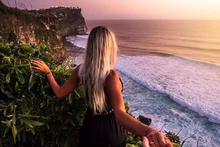 Private Uluwatu Temple and Kecak Fire Dance Evening Tour in Jimbaran Bay