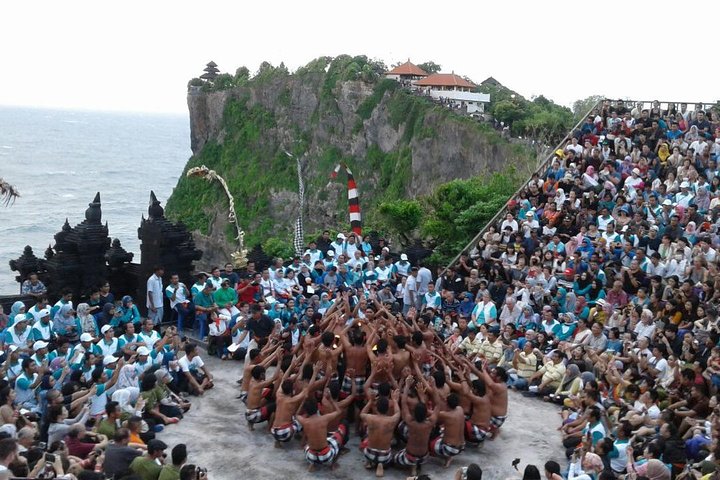 Private Uluwatu Temple and Kecak Fire Dance Evening Tour in Jimbaran Bay